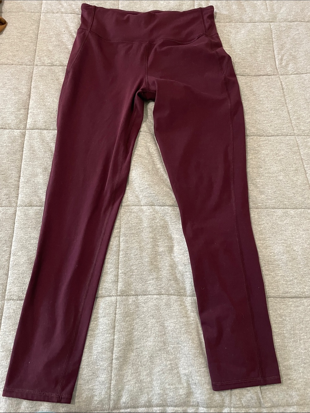 Vuori High-Waist Leggings in Burgundy